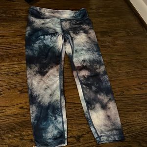GAPfit eclipse leggings. Blue, grey, white pattern. Size Small.